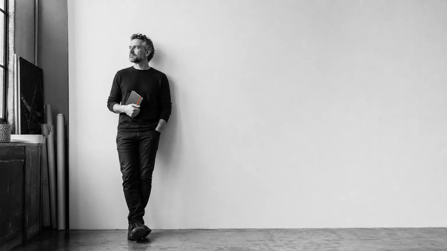 Une personne accueille une pause dans son processus créatif